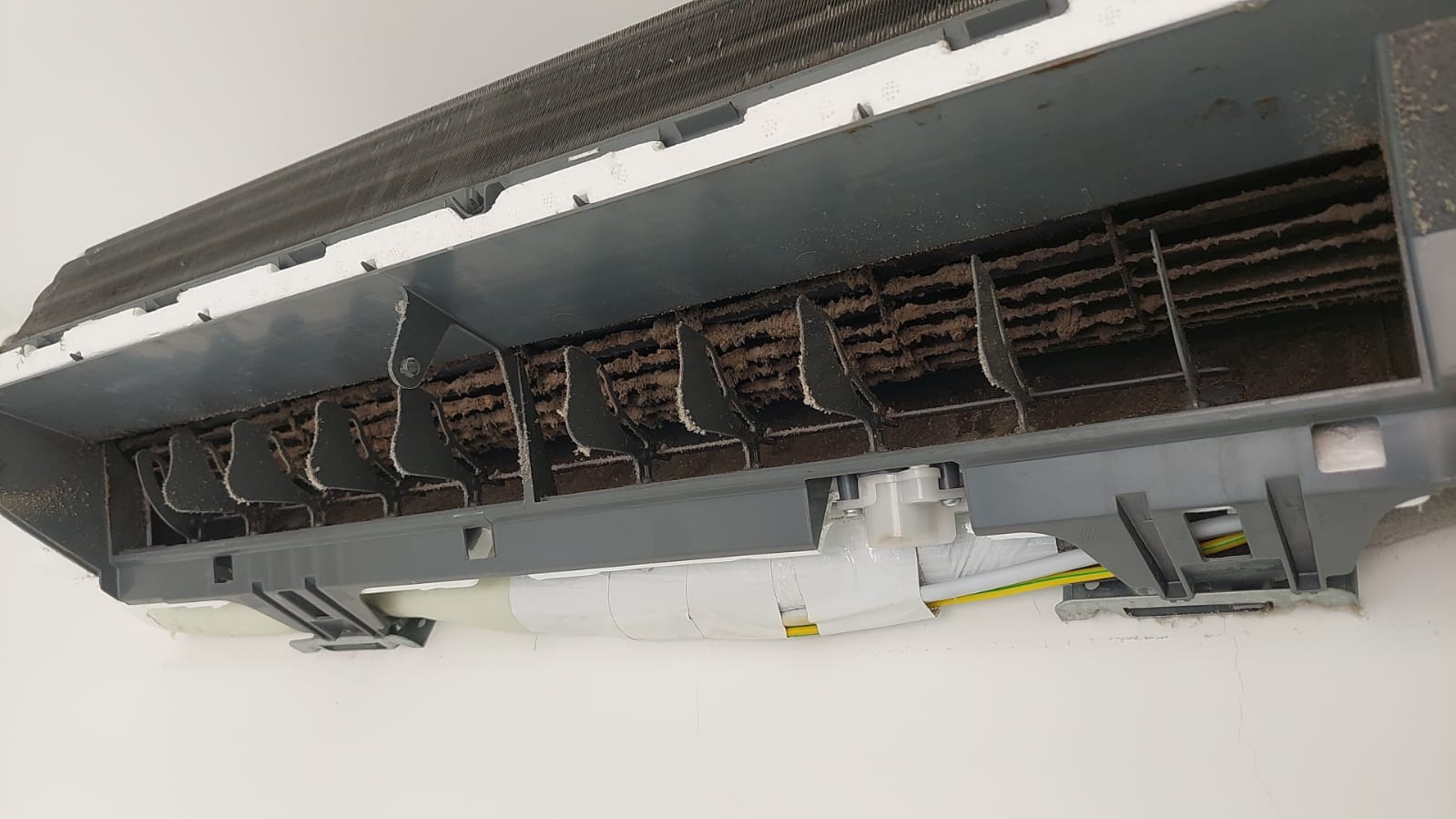 Wall mount type air conditioner cleaning-North Point-20231222_before_image_2.jpg